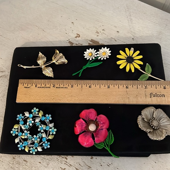 Lot vintage enamel & crystal unmarked flower brooches